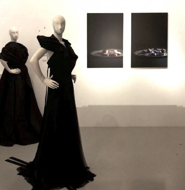 seasonless dress: DiLiborio by Liborio Capizzi, White Label, 2013; cappa: Renato Balestra Haute Couture AI 2012; fotografie: Marco Bertolini, 2012