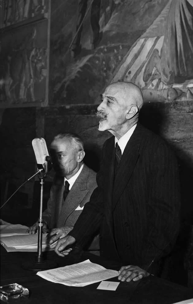 Gino Friedmann durante il Convegno nazionale delle cantine Sociali, Asti 1952.  Archivio Partecipanza Agraria di Nonantola